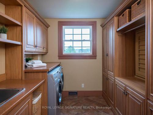 8268 Canyon Rd, Milton, ON - Indoor Photo Showing Laundry Room