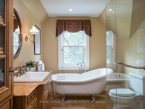 8268 Canyon Rd, Milton, ON - Indoor Photo Showing Bathroom