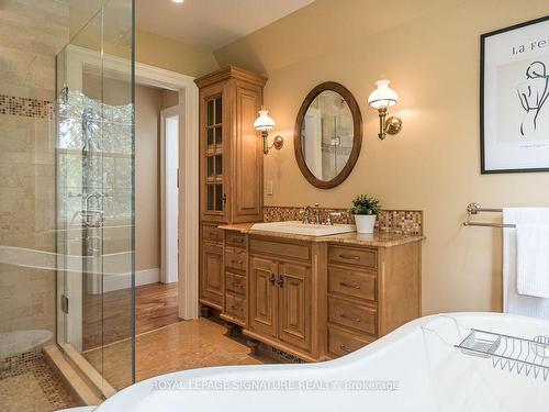 8268 Canyon Rd, Milton, ON - Indoor Photo Showing Bathroom