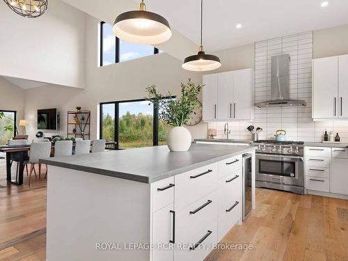 595130 Blind Line, Mono, ON - Indoor Photo Showing Kitchen With Upgraded Kitchen