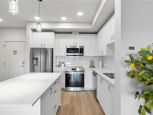 310-164 Alberni Hwy, Parksville, BC - Indoor Photo Showing Kitchen With Double Sink With Upgraded Kitchen