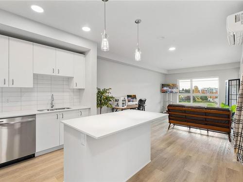 310-164 Alberni Hwy, Parksville, BC - Indoor Photo Showing Kitchen With Upgraded Kitchen