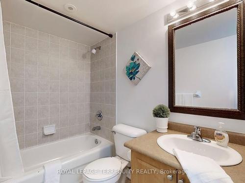 2027-3031 Finch Ave W, Toronto, ON - Indoor Photo Showing Bathroom