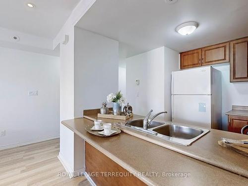 2027-3031 Finch Ave W, Toronto, ON - Indoor Photo Showing Kitchen With Double Sink