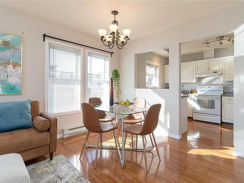 401-1536 Hillside Ave, Victoria, BC - Indoor Photo Showing Dining Room