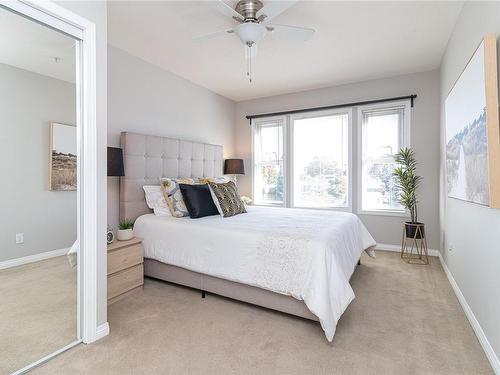 401-1536 Hillside Ave, Victoria, BC - Indoor Photo Showing Bedroom