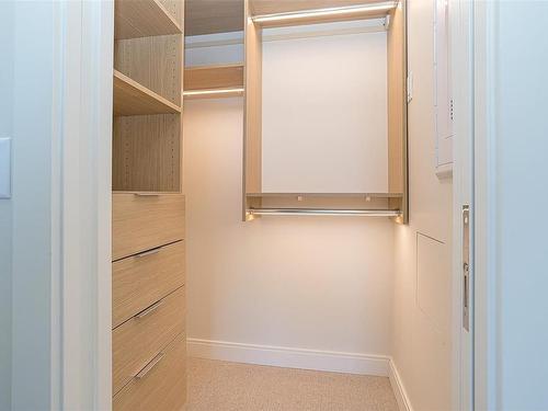 310-1916 Oak Bay Ave, Victoria, BC - Indoor With Storage