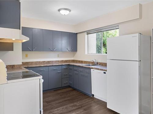 5-1630 Crescent View Dr, Nanaimo, BC - Indoor Photo Showing Kitchen