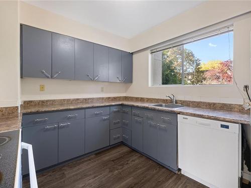 5-1630 Crescent View Dr, Nanaimo, BC - Indoor Photo Showing Kitchen