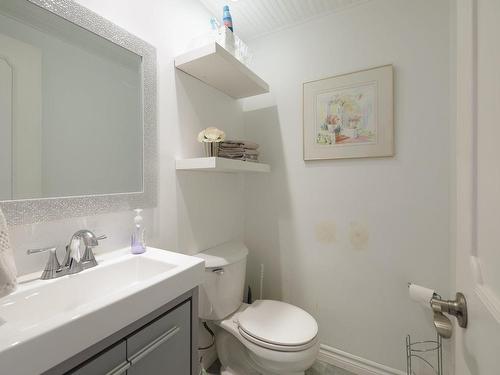 Salle d'eau - 142 Av. Willowbank, Pointe-Claire, QC - Indoor Photo Showing Bathroom