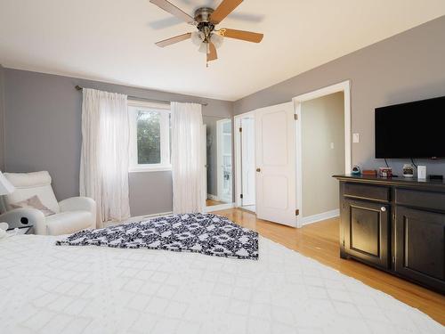 Chambre Ã  coucher principale - 142 Av. Willowbank, Pointe-Claire, QC - Indoor Photo Showing Bedroom