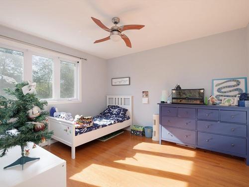 Chambre Ã Â coucher - 142 Av. Willowbank, Pointe-Claire, QC - Indoor Photo Showing Bedroom