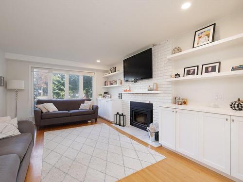 Salon - 142 Av. Willowbank, Pointe-Claire, QC - Indoor Photo Showing Living Room With Fireplace