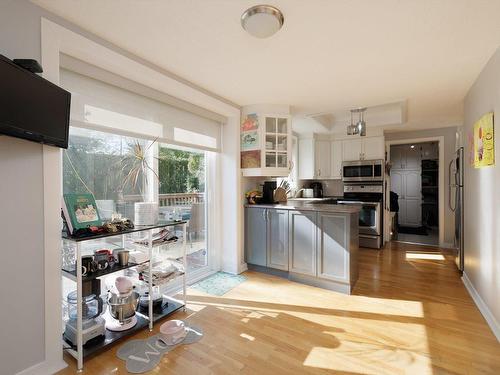 Cuisine - 142 Av. Willowbank, Pointe-Claire, QC - Indoor Photo Showing Kitchen