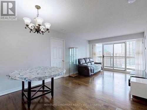 2208 - 18 Parkview Avenue, Toronto, ON - Indoor Photo Showing Living Room