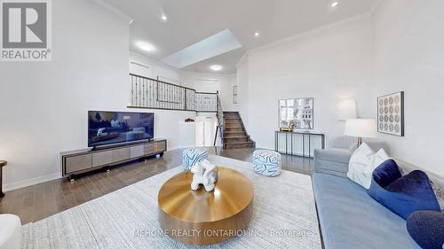 128 Alpaca Drive, Richmond Hill, ON - Indoor Photo Showing Living Room