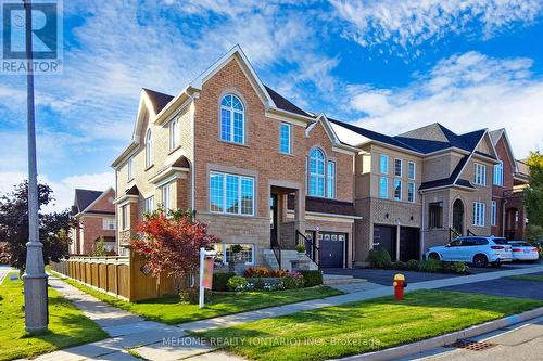 128 Alpaca Drive, Richmond Hill, ON - Outdoor With Facade