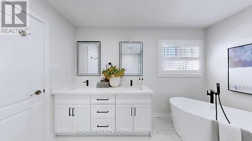 128 Alpaca Drive, Richmond Hill, ON - Indoor Photo Showing Bathroom