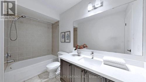 128 Alpaca Drive, Richmond Hill, ON - Indoor Photo Showing Bathroom