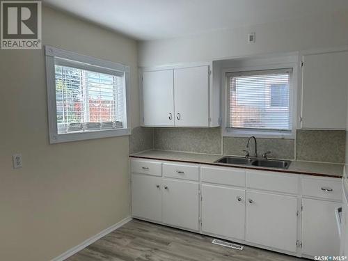 1021 Ominica Street E, Moose Jaw, SK - Indoor Photo Showing Kitchen With Double Sink