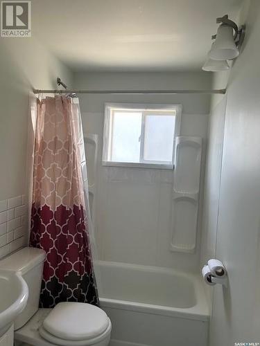 1021 Ominica Street E, Moose Jaw, SK - Indoor Photo Showing Bathroom