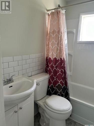 1021 Ominica Street E, Moose Jaw, SK - Indoor Photo Showing Bathroom