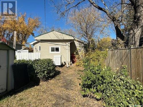 1021 Ominica Street E, Moose Jaw, SK - Outdoor