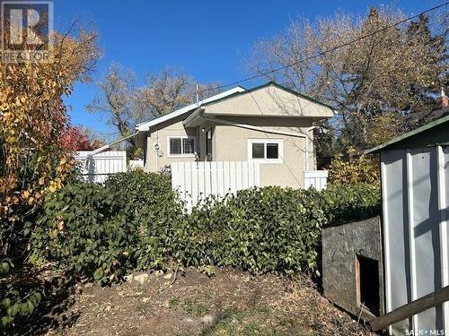 1021 Ominica Street E, Moose Jaw, SK - Outdoor