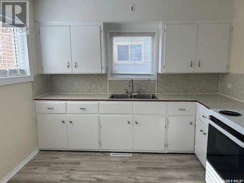 1021 Ominica Street E, Moose Jaw, SK - Indoor Photo Showing Kitchen With Double Sink