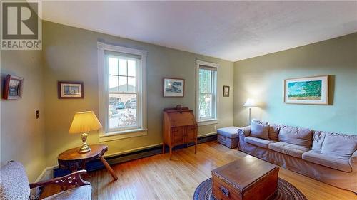 27-29 Main Street E, Markdale, ON - Indoor Photo Showing Living Room