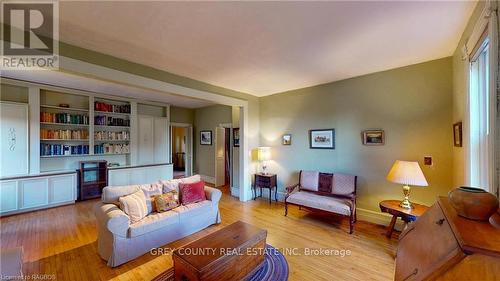 27-29 Main Street E, Grey Highlands (Markdale), ON - Indoor Photo Showing Living Room