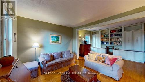 27-29 Main Street E, Grey Highlands (Markdale), ON - Indoor Photo Showing Living Room