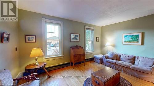 27-29 Main Street E, Grey Highlands (Markdale), ON - Indoor Photo Showing Living Room