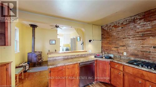 27-29 Main Street E, Grey Highlands (Markdale), ON - Indoor Photo Showing Kitchen