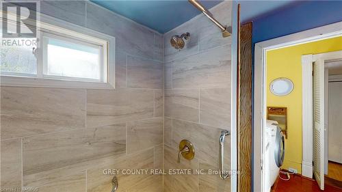 27-29 Main Street E, Grey Highlands (Markdale), ON - Indoor Photo Showing Bathroom