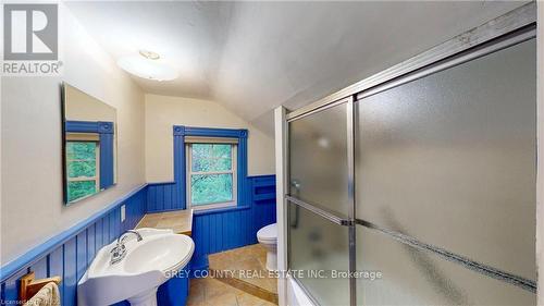 27-29 Main Street E, Grey Highlands (Markdale), ON - Indoor Photo Showing Bathroom