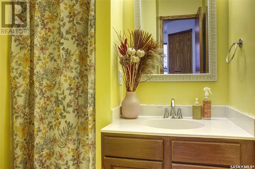 906 Nesslin Crescent, Saskatoon, SK - Indoor Photo Showing Bathroom