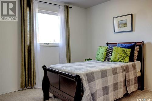 906 Nesslin Crescent, Saskatoon, SK - Indoor Photo Showing Bedroom