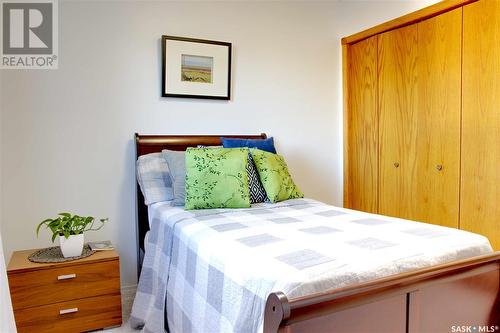 906 Nesslin Crescent, Saskatoon, SK - Indoor Photo Showing Bedroom