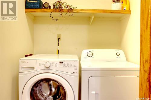 906 Nesslin Crescent, Saskatoon, SK - Indoor Photo Showing Laundry Room