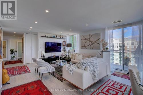 Lph 11 - 310 Red Maple Road, Richmond Hill, ON - Indoor Photo Showing Living Room