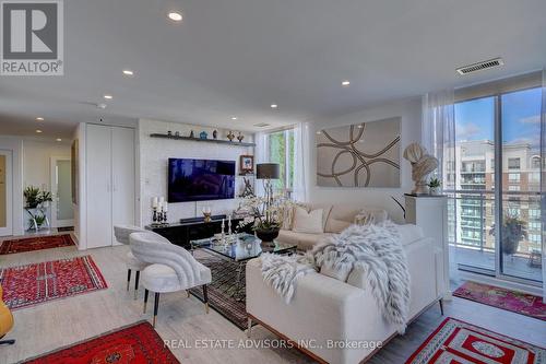 Lph 11 - 310 Red Maple Road, Richmond Hill, ON - Indoor Photo Showing Living Room