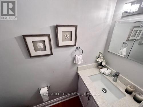 174 Avondale Avenue, Toronto, ON - Indoor Photo Showing Bathroom