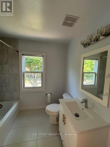 174 Avondale Avenue, Toronto, ON - Indoor Photo Showing Bathroom