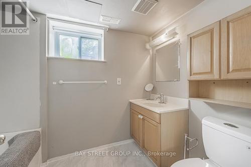 174 Avondale Avenue, Toronto, ON - Indoor Photo Showing Bathroom