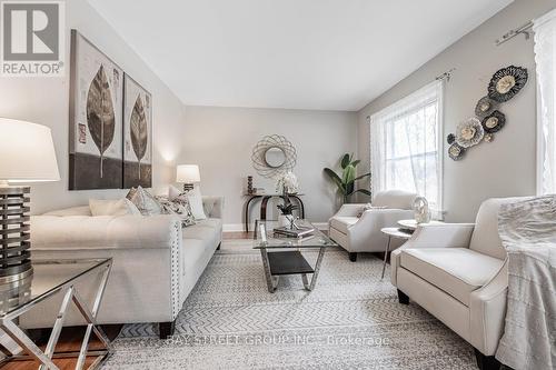 174 Avondale Avenue, Toronto, ON - Indoor Photo Showing Living Room