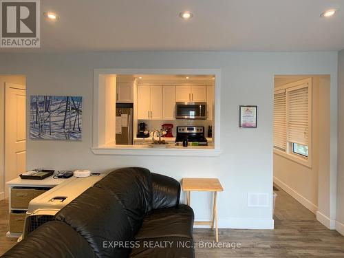 2 - 601 Old Orchard Grove, Toronto, ON - Indoor Photo Showing Kitchen