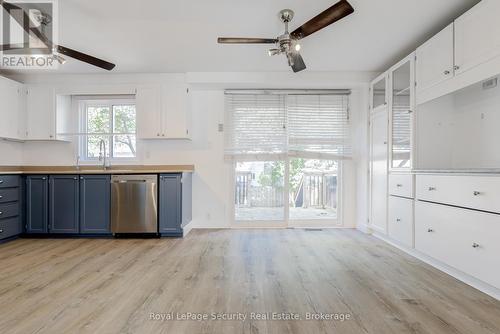 32 Wilson Court, Barrie, ON - Indoor Photo Showing Kitchen