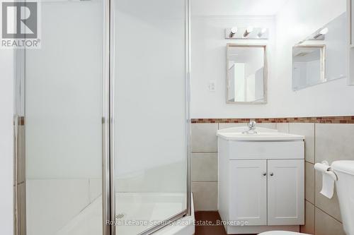 32 Wilson Court, Barrie, ON - Indoor Photo Showing Bathroom