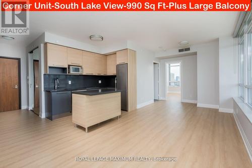 2310 - 36 Park Lawn Road, Toronto, ON - Indoor Photo Showing Kitchen